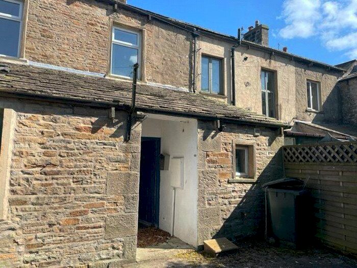 3 Bedroom Flat To Rent In High Street, Gargrave, BD23