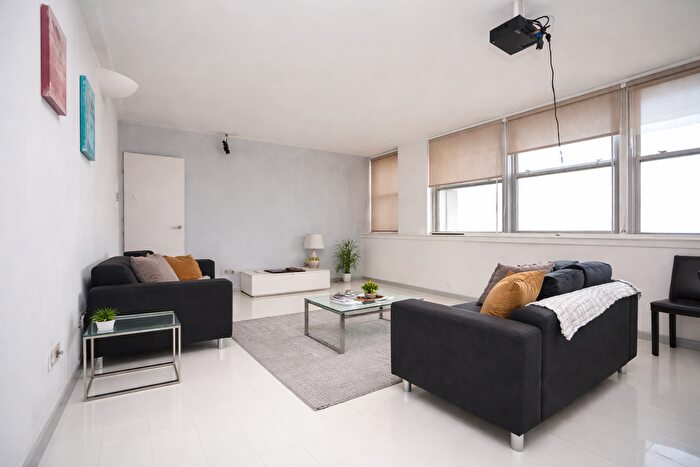 2 Bedroom Flat To Rent In Whitehorse Road, Croydon, CR0