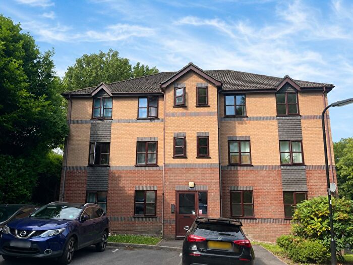 2 Bedroom Flat For Sale In Briarswood, Southampton, SO16