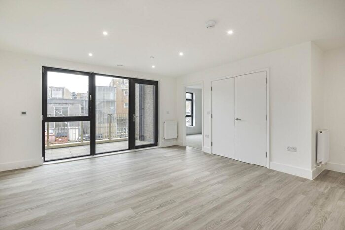 2 Bedroom Flat To Rent In Medway Street Chatham, ME4