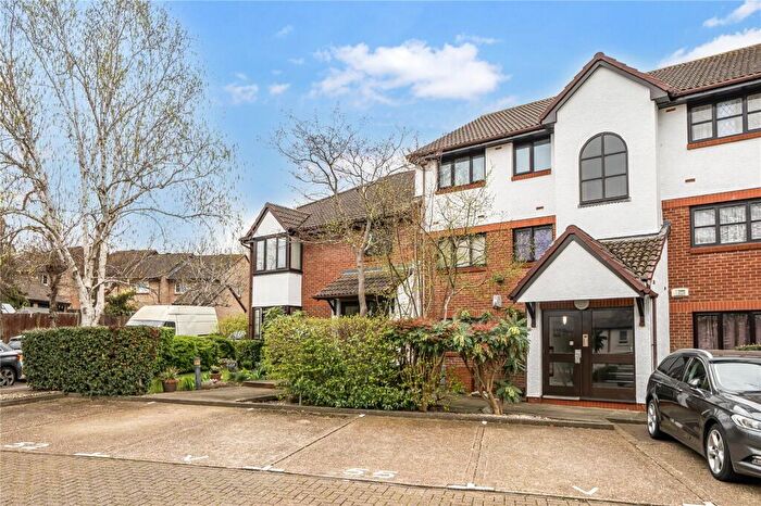 1 Bedroom Flat For Sale In St Pauls Rise, Palmers Green, London, N13