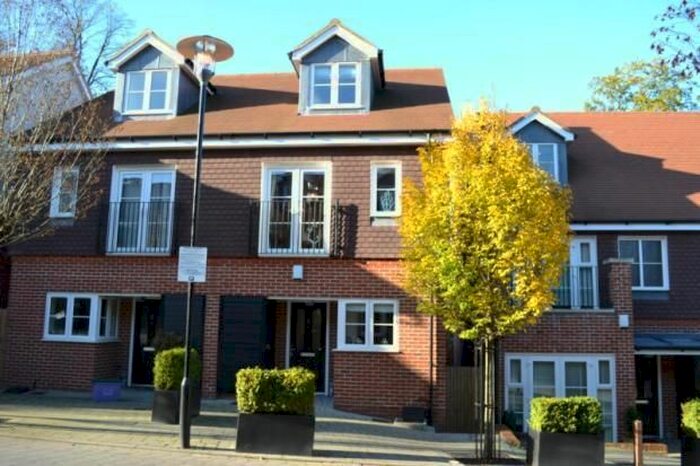 3 Bedroom Property To Rent In Uplands Road, Guildford, GU1