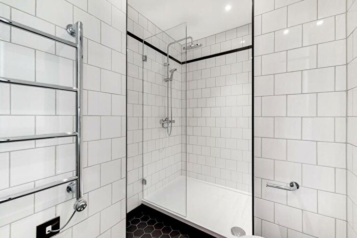 2 Bedroom Flat To Rent In Defoe House, Canning Town, London, E14