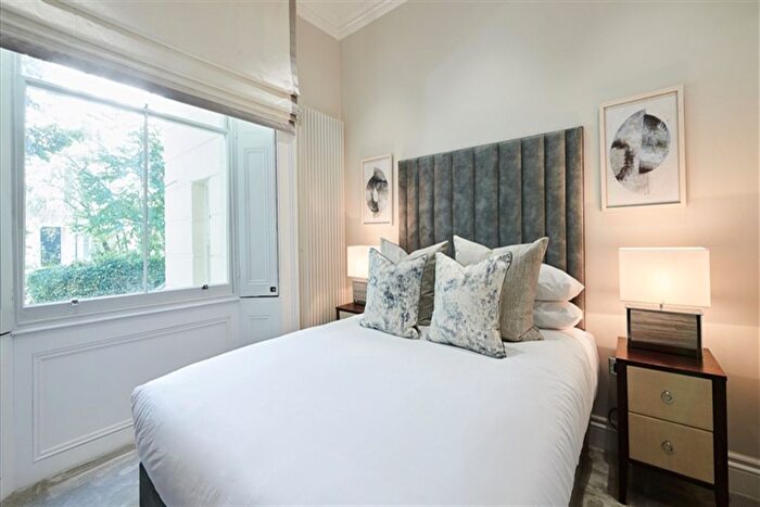 1 Bedroom Flat To Rent In Kensington Gardens Square, London, W2