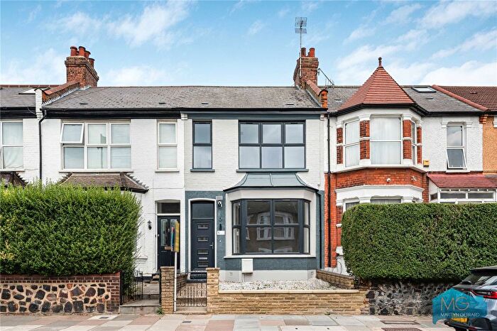 3 Bedroom Terraced House For Sale In Squires Lane, London, N3