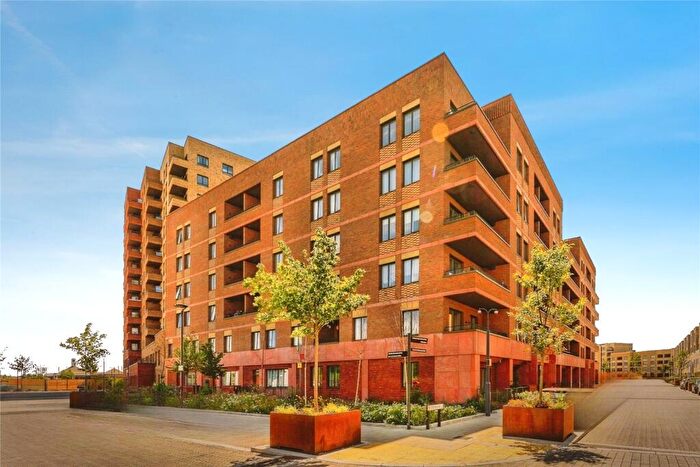 2 Bedroom Maisonette For Sale In Oxeye Way, London, N18