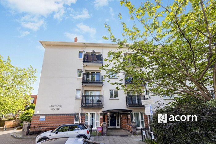 2 Bedroom Flat To Rent In Denmark Road, London, SE5