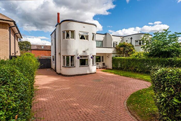 3 Bedroom Semi-Detached House For Sale In Paradise Lane, Kettering, NN15