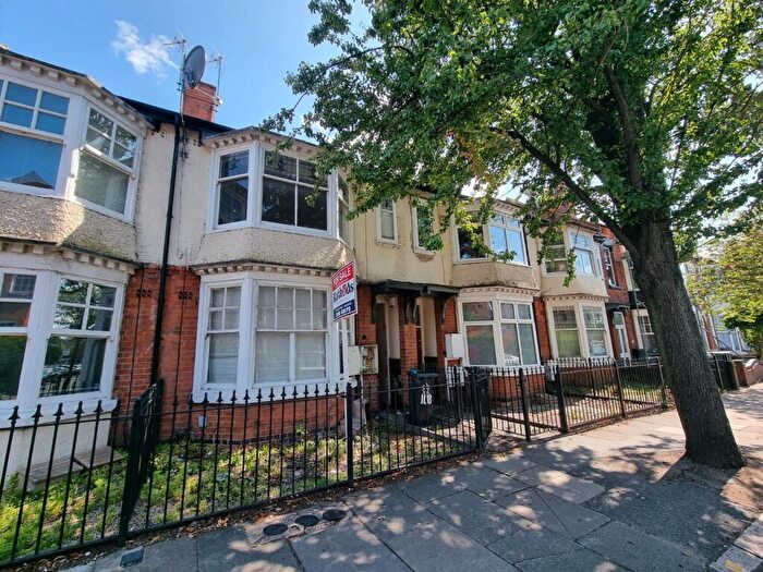 2 Bedroom Apartment For Sale In Fosse Road South, Leicester, LE3