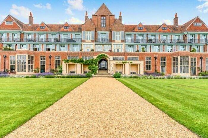 1 Bedroom Flat To Rent In Kings Drive, Midhurst, GU29