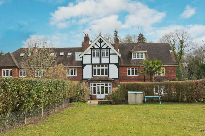 4 Bedroom House To Rent In Seven Hills Road, Cobham, KT11