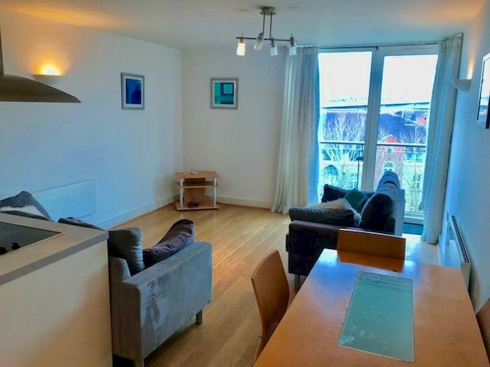 2 Bedroom Apartment To Rent In Mistral, Ocean Village, SO14