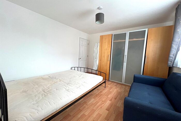 1 Bedroom Flat To Rent In Sheerness Mews, E16