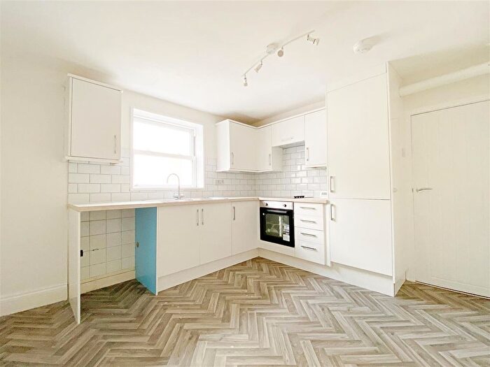 3 Bedroom Flat To Rent In Hampshire Court, Upper St. James's Street, Brighton, BN2
