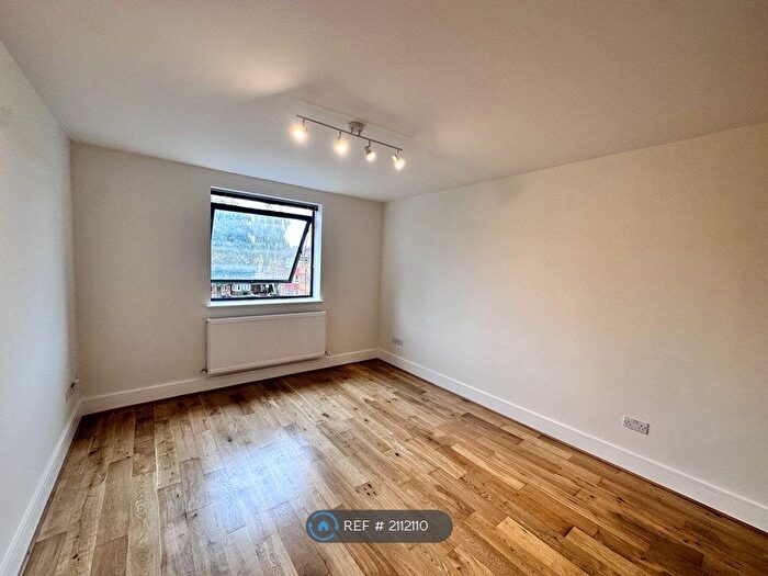 1 Bedroom Flat To Rent In Meridian Court, London, SE15