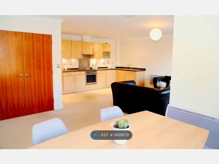 2 Bedroom Flat To Rent In Elizabeth Jennings Way, Oxford, OX2