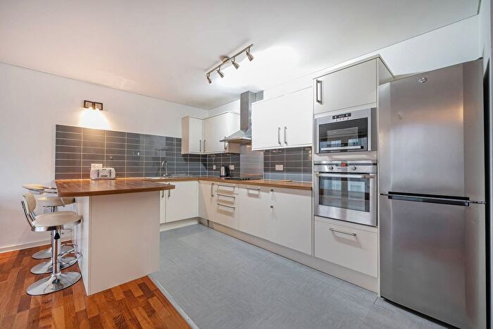 3 Bedroom Flat To Rent In West Parkside, Greenwich, London, SE10