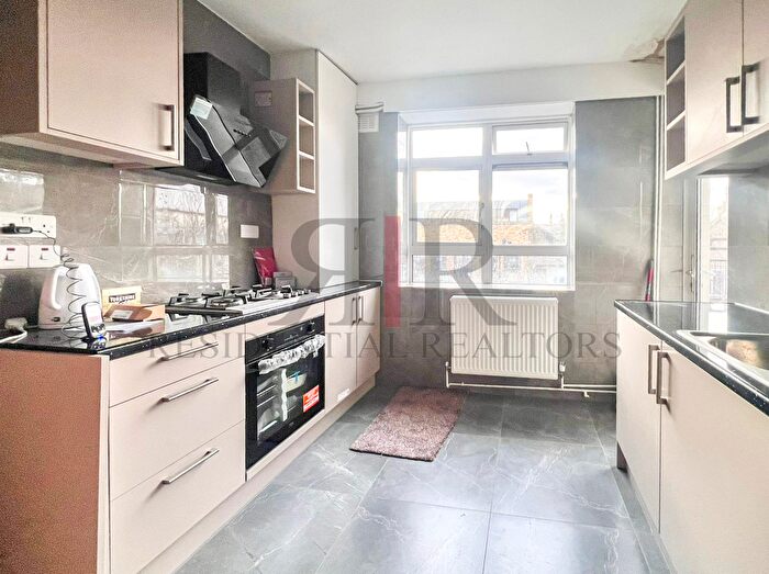 3 Bedroom Terraced House To Rent In St Peter's House, Queen Row, SE17