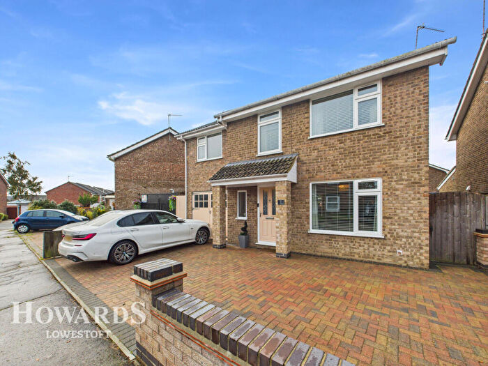 4 Bedroom Detached House For Sale In Eastfield Gardens, Carlton Colville, NR33