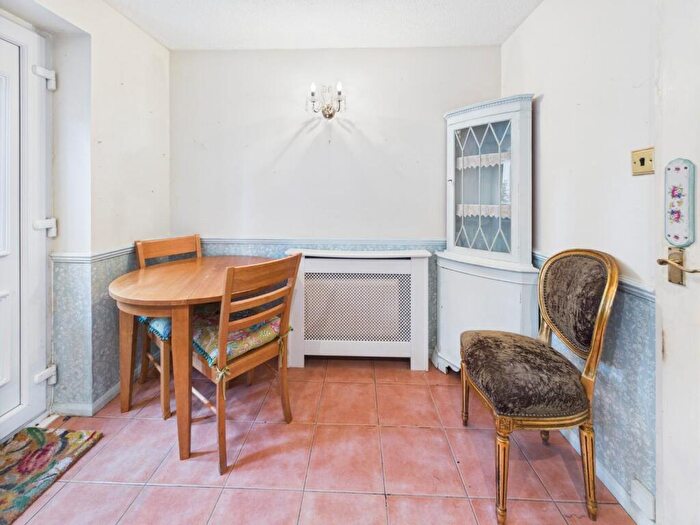 2 Bedroom Link Detached House For Sale In Churchill Close, Barrs Court, BS30