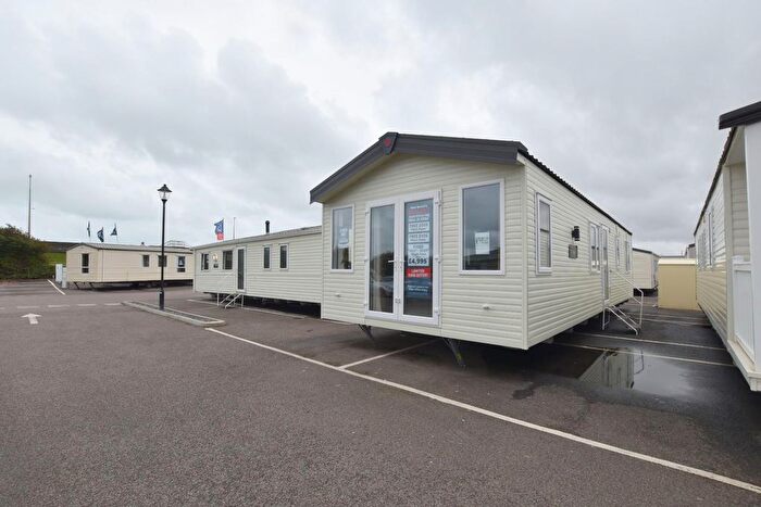 Mobile/park Home For Sale In New Beach Holiday Park, Hythe Road, Dymchurch, TN29