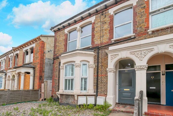 2 Bedroom Semi-Detached House To Rent In Borthwick Road, Stratford, London, E15