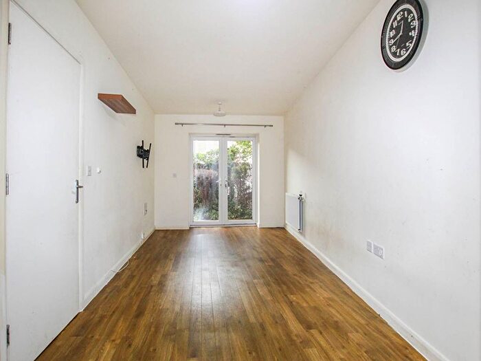 2 Bedroom Flat To Rent In Featherstone Court, Featherstone Road, Southall, UB2