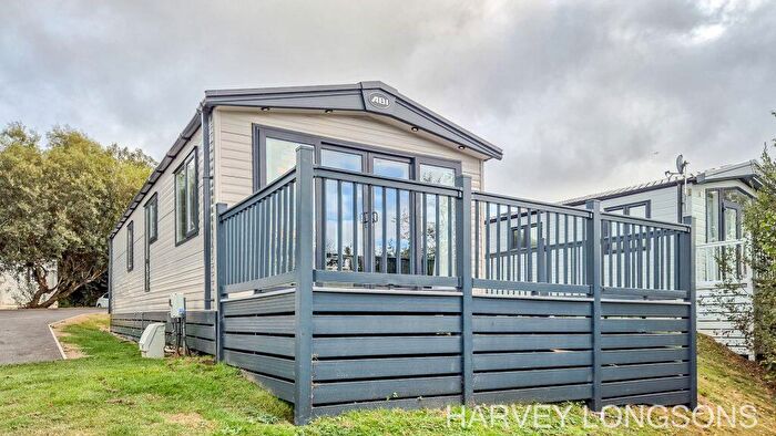 2 Bedroom Park Home For Sale In Hedley Wood Holiday Park, EX22