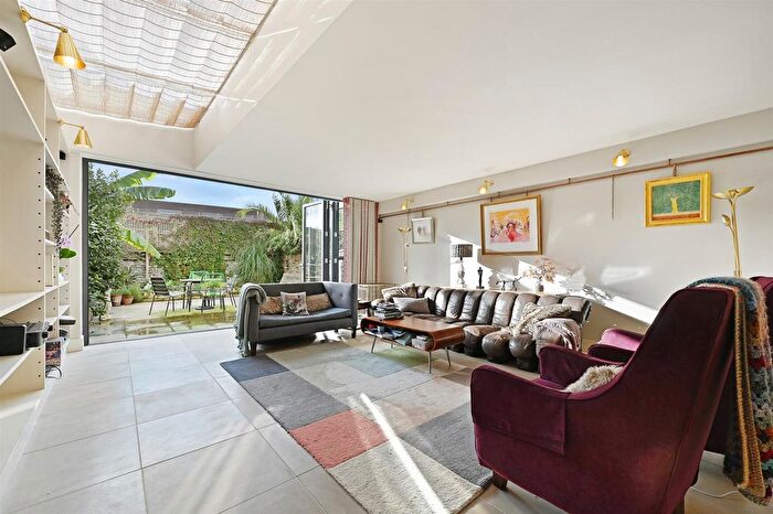 5 Bedroom Property To Rent In Pennard Road, London, W12