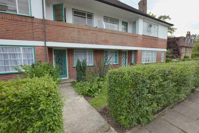 2 Bedroom Flat To Rent In Denison Close, East Finchley, N2