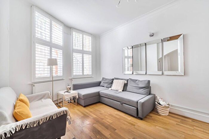 2 Bedroom Flat To Rent In Kensington Court, High Street Kensington, London, W8