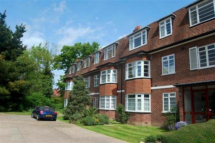 2 Bedroom Flat To Rent In Rosebank Close, North Finchley, London, N12