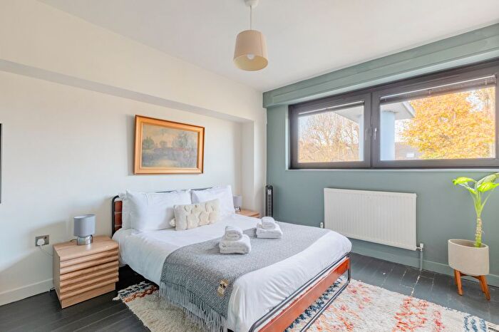 2 Bedroom Flat To Rent In Evering Road, London, N16