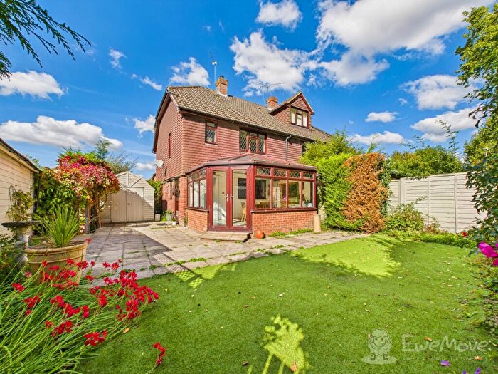 3 Bedroom Semi-Detached House For Sale In Clements Close, Binsted, Alton, Hampshire, GU34