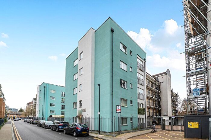 2 Bedroom Flat For Sale In Tarling Street, Bill Faust House, E1