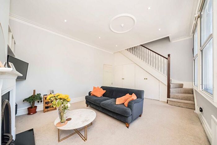 2 Bedroom Flat For Sale In Tooting Bec Road, Tooting, SW17