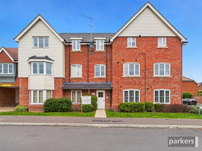 1 Bedroom Apartment For Sale In Jasmine Square, Woodley, Reading, Berkshire, RG5