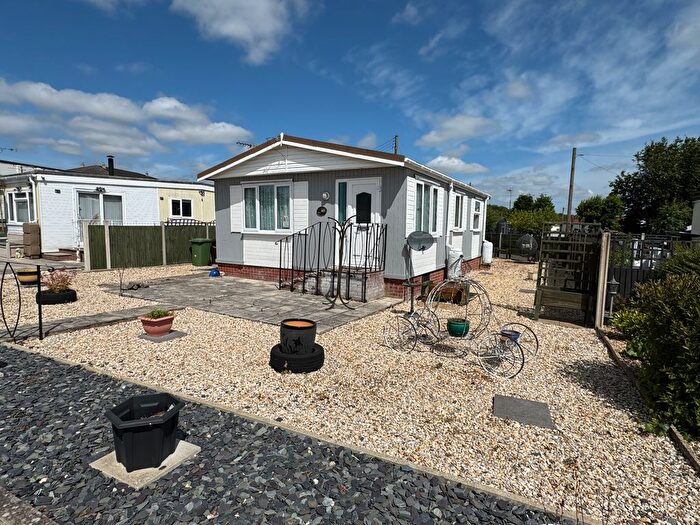 2 Bedroom Mobile/park Home For Sale In Woodland View, Stratton Strawless, Norwich, NR10
