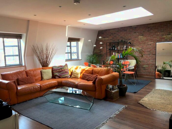 3 Bedroom Penthouse To Rent In Kings Terrace, Camden, London, NW1