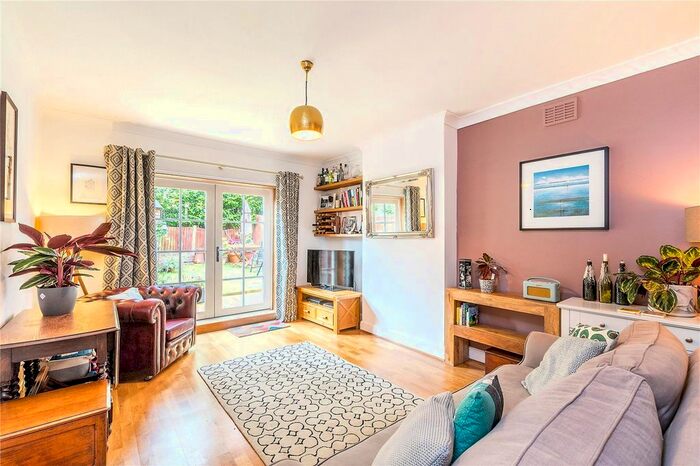 2 Bedroom Flat To Rent In Underhill Road, East Dulwich, London, SE22