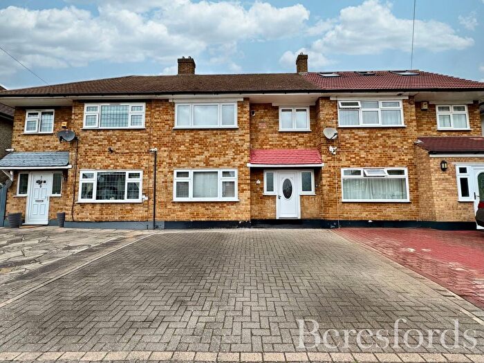 3 Bedroom Terraced House For Sale In Trafalgar Road, Rainham, RM13