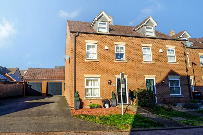 4 Bedroom Semi-Detached House For Sale In Goldfinch Road, Leighton Buzzard, LU7