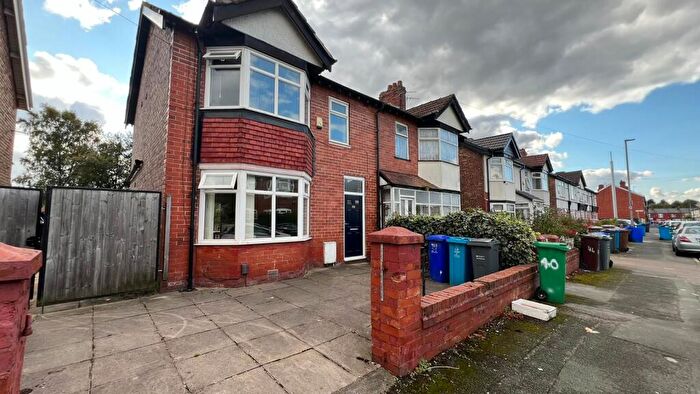 3 Bedroom Semi-Detached House To Rent In Kingswood Road, M14