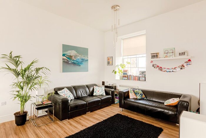3 Bedroom Flat For Sale In Allen House, Bishopston, BS7