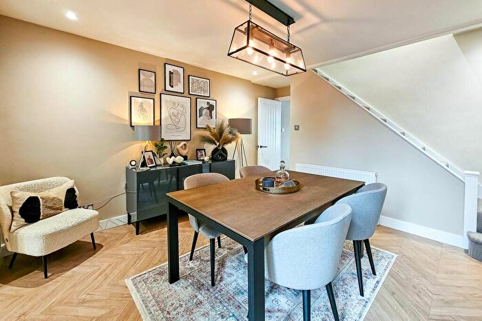 2 Bedroom Terraced House To Rent In Barnet, London, EN5