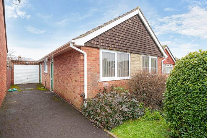 2 Bedroom Bungalow For Sale In Emerald Close, Southampton, Hampshire, SO19