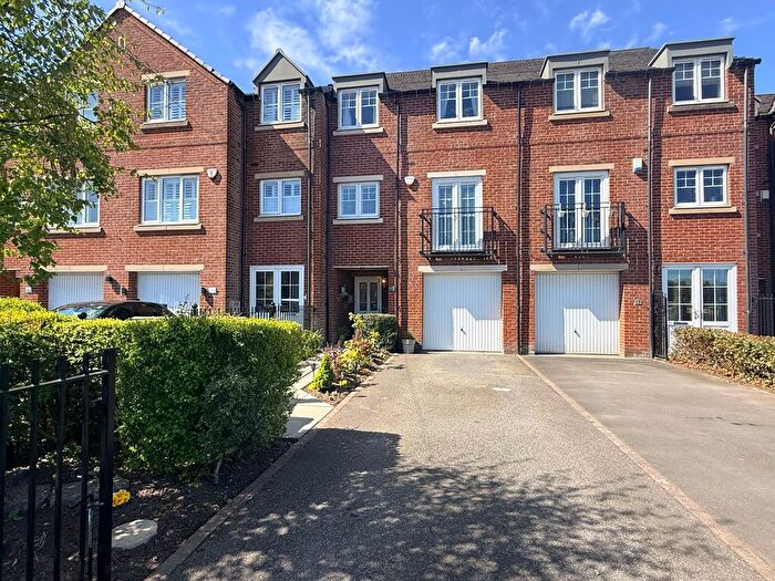 3 Bedroom Town House For Sale In Lambton View, Rainton Gate, Houghton Le Spring, DH4