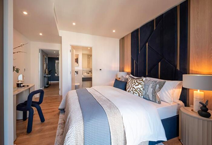 3 Bedroom Flat To Rent In Marsh Wall, London, E14