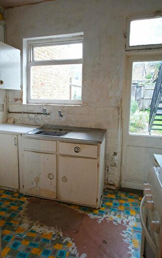 2 Bedroom Flat For Sale In Fontenoy Road, London, SW12