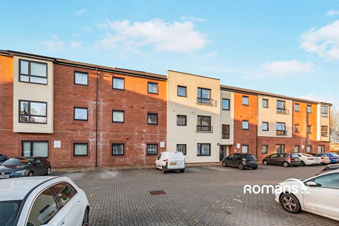 2 Bedroom Flat To Rent In Elmtree Way, Kingswood, Bristol, BS15